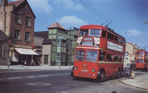 London Trolleybuses-Finchley High Road in the late fifties | London bus, London history, London ...