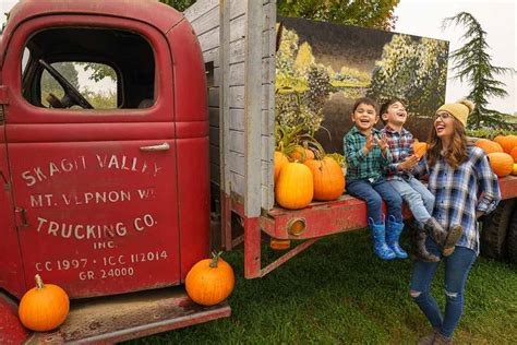 8 Tips for a Successful Pumpkin Patch Photo Shoot with Kids (2023)