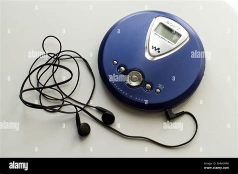 Sony cd walkman hi-res stock photography and images - Alamy