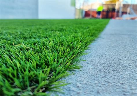 Real Grass vs Fake Grass – What Are The Differences? | Lifestyle Lawns