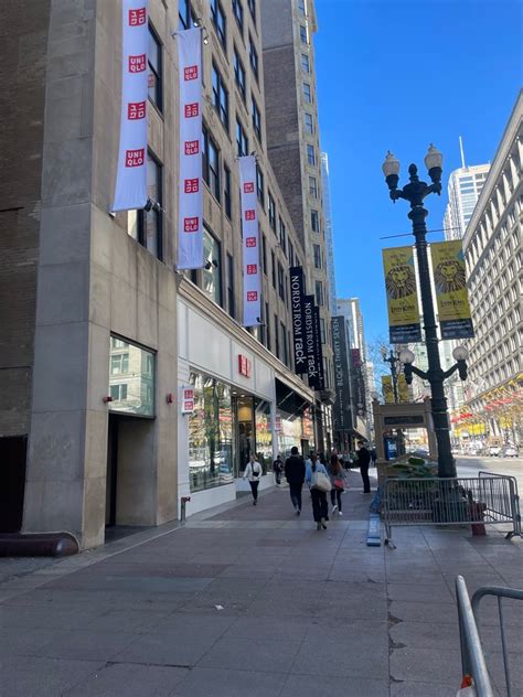 UNIQLO - STATE ST. - 12 Photos & 27 Reviews - 22 N State St, Chicago, Illinois - Men's Clothing ...