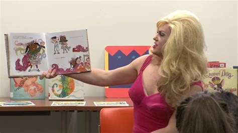 Drag queen reads to children, promotes literacy at Los Angeles Public Library - ABC7 Los Angeles