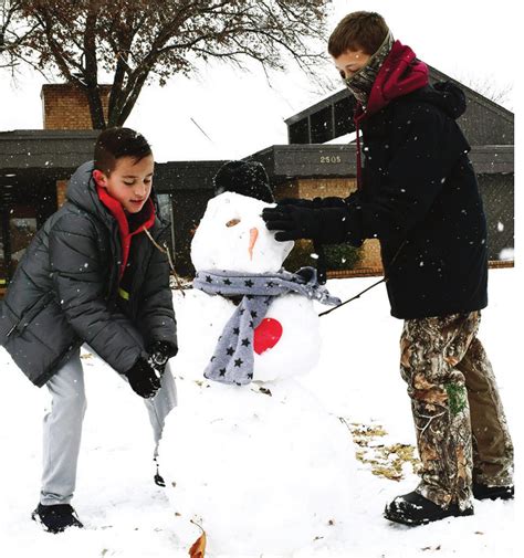 Building a snowman | Clinton Daily News