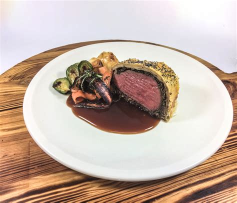 Beef wellington with red wine sauce (red wine sauce)-2 - Macphie