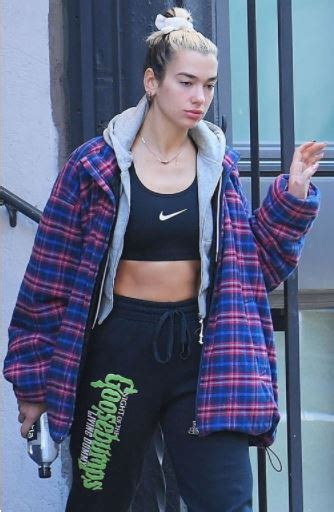 12 INCREDIBLE DUA LIPA NO MAKEUP PHOTOS