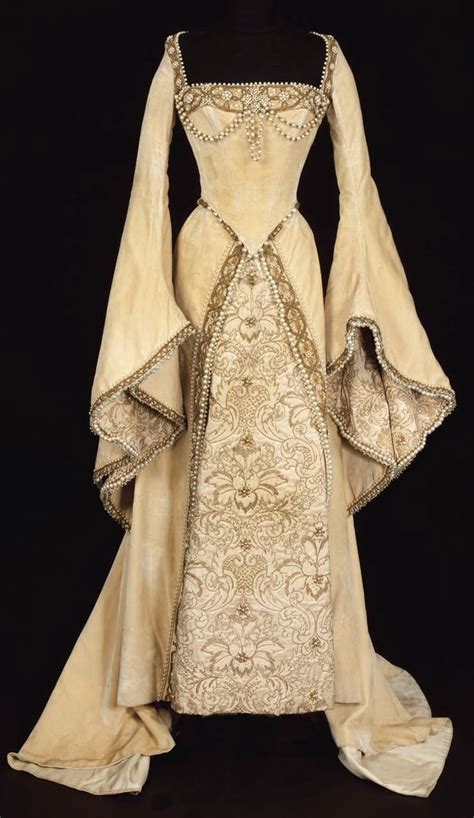 Fripperies and Fobs | Medieval fashion, Historical dresses, Medieval dress