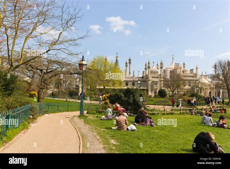 Brighton royal pavilion and gardens hi-res stock photography and images - Alamy