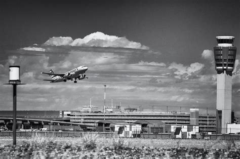 Airplanes – Photography by CyberShutterbug