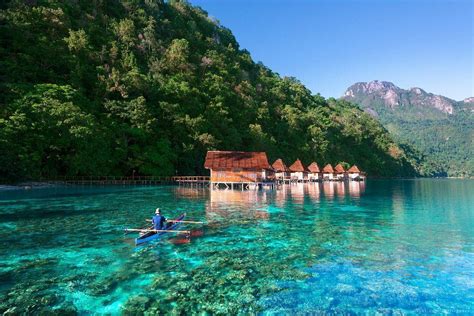 CENTRAL MALUKU - IN THE SEA OF FORESTED MOUNTAINS - Travel magazine for ...