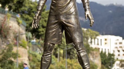 Cristiano Ronaldo immortalized in bronze statue | CNN