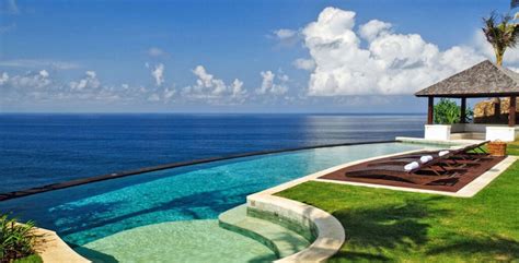 7 Villa Infinity Pools that Make You Want to Vacation Right Now