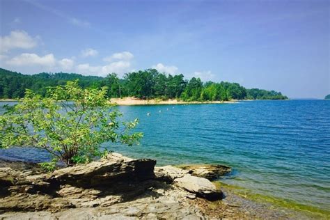 What to do when visiting Lake Ouachita in Arkansas