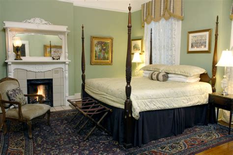 Savannah Premium Bed Breakfast | Foley House Inn | Historic District