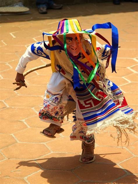 La Danza de los Viejitos. Tradiciones de Michoacan | Viajes en mexico, México, Mexico tradiciones