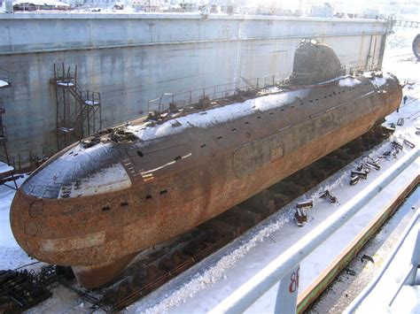 Soviet Submarine K-3 "Leninskiy Komsomol", the USSR's first nuclear ...