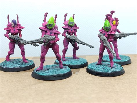 A few space elves in a test colour scheme. I like the punchy colours ...