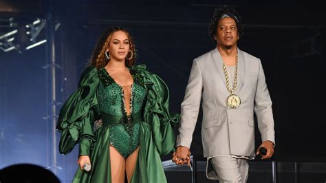 Beyoncé Stuns in Orange Outfit at Event Honoring Jay-Z | Teen Vogue