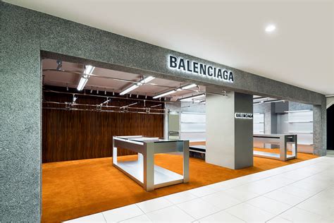 Tokyo: Balenciaga shop-in-shop opening – superfuture © Balenciaga | Clothing store design ...