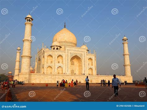 View of the Taj Mahal at Sunrise Editorial Photo - Image of mahal ...