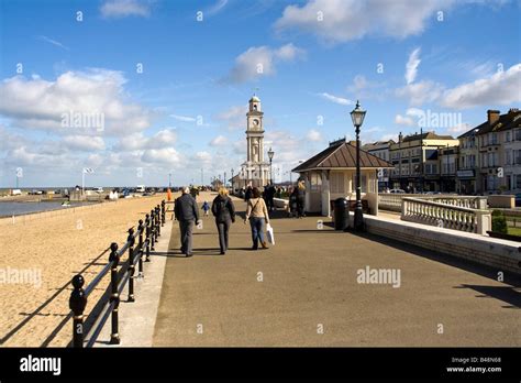 herne bay seafront promenade holiday town north kent coast england uk gb Stock Photo - Alamy