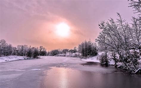 Winterlandschap met bevroren rivier | Mooie Leuke Achtergronden Voor Je Bureaublad (PC, Laptop ...