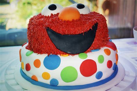 Making an Elmo birthday cake - Glasgow With Kids