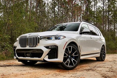 BMW X7 M SPORT 2020 DISTRIBUTED BY THACO IS PRICED AT MORE THAN 5.8 BILLION DONG, BEING ...