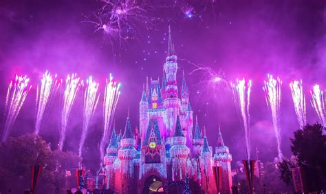 File:Brilliant fireworks over the Cinderella castle, Magic Kingdom.jpg - Wikimedia Commons