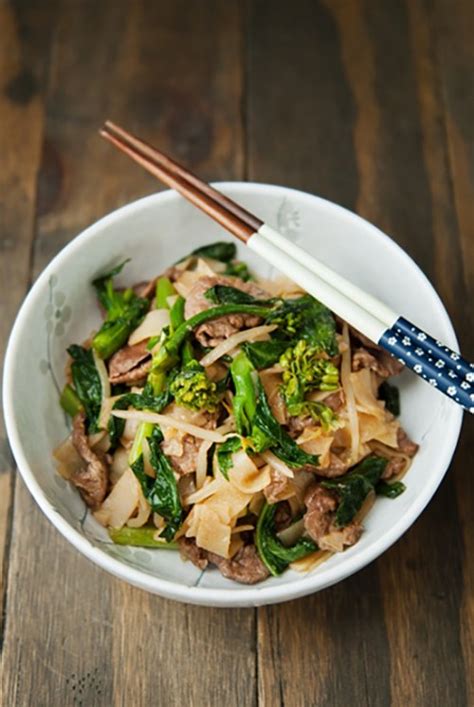 [Easy] Pho Xao Recipe - Stir Fried Rice Noodles with Beef - YummY Vietnam