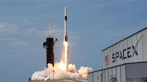 SpaceX wins NASA blessing to ferry astronauts to space station - Hindustan Times