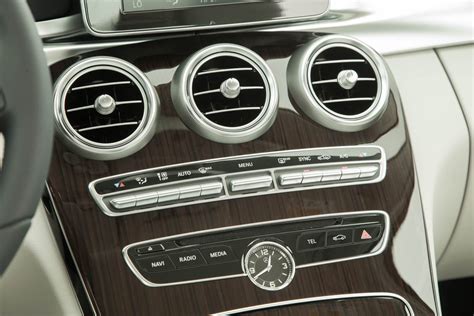 Mercedes-Benz C180 Exclusive - interior bege Mercedes Benz C180, Car Radio, Exclusive, Interior ...