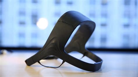 Wearing Rythm Dreem, the EEG-sensing sleep headband - Video - CNET