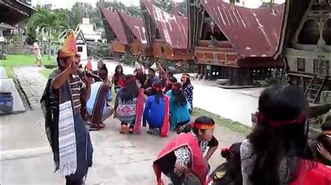 20150509 TorTor (Batak Toba-Dance) at Huta Siallagan 2 - YouTube