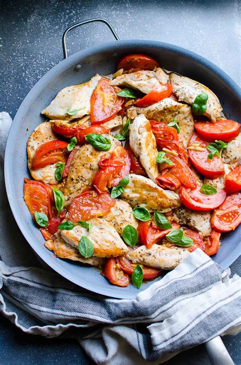 Chicken Breast with Tomatoes and Garlic - iFOODreal