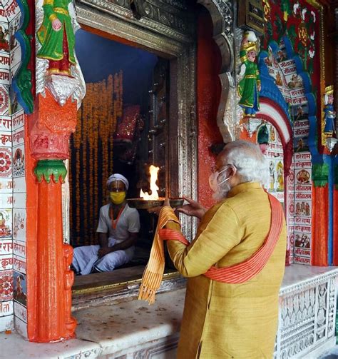 Hanuman Garhi Ayodhya: Spiritual Essence of the India - Rishikesh Day Tour