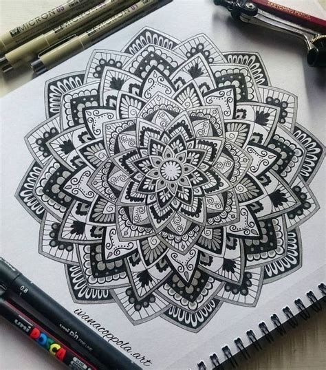 40 Beautiful Mandala Drawing Ideas & How To - Brighter Craft | ลวดลายขาวดำ, ไอเดียรอยสัก, มันดาลา