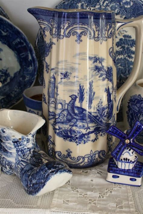 La Mano Invisible | Blue and white china, Blue white decor, Blue and white