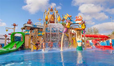 Home - Waterpark Holidays - Make a Real Splash on Your Holiday