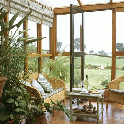 What Is a Solarium, and Is it the Same as a Sunroom?