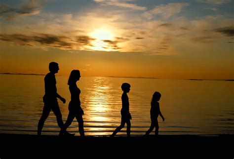 Family Walking On Beach At Sunset | This photo was taken a f… | Flickr