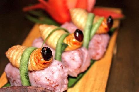 Rùng mình với món sushi đuông dừa kinh dị ở Malaysia - Báo Kiến Thức