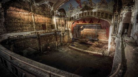 Photographer Explores Abandoned Places and Finds Beauty in Decay ...