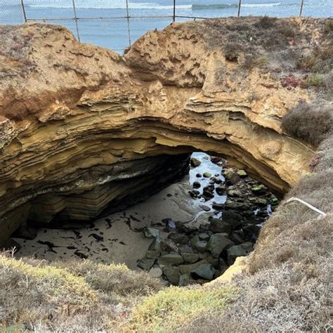 Sunset Cliffs Cave in San Diego, CA (32 Photos)