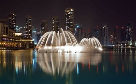 The Dubai Fountain | Dubai - What to Expect | Timings | Tips - Trip Ideas by MakeMyTrip