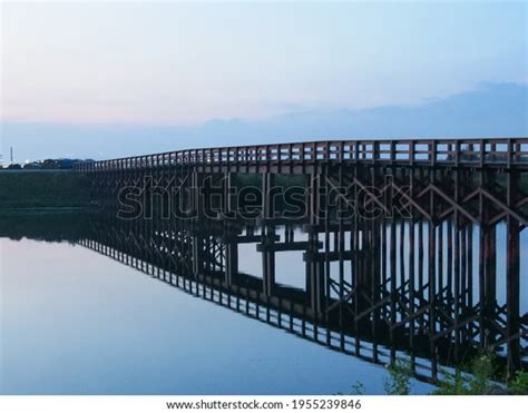 Kontruksi Jembatan Kayu 11 April 2021 Stock Photo 1955239846 | Shutterstock