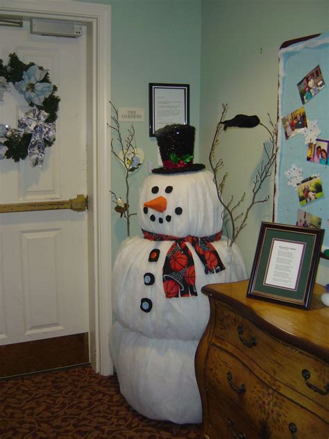 how to make a giant fake snowman - Google Search | Snowman christmas decorations, Holiday crafts ...