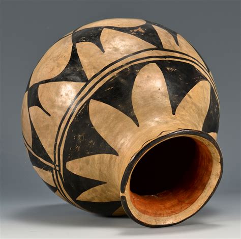 Lot 524: Southwest Native American Pottery Olla