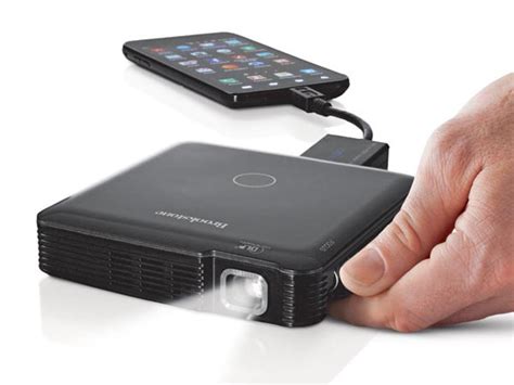 Pocket-Sized HDMI Pico Projector | Gadgetsin