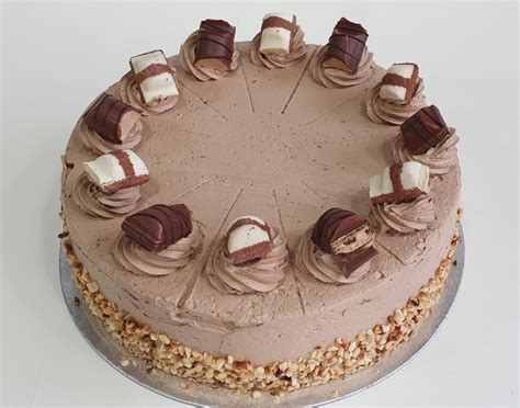 Kinder Bueno cake - The Natural Bakery