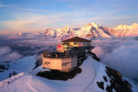 Schilthorn Piz Gloria ski the schuss steps of 007.. ⋆ SnowAction